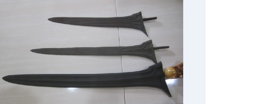 man with malay tradition weapon call KERIS a weapon had curve blade  22924952 PNG