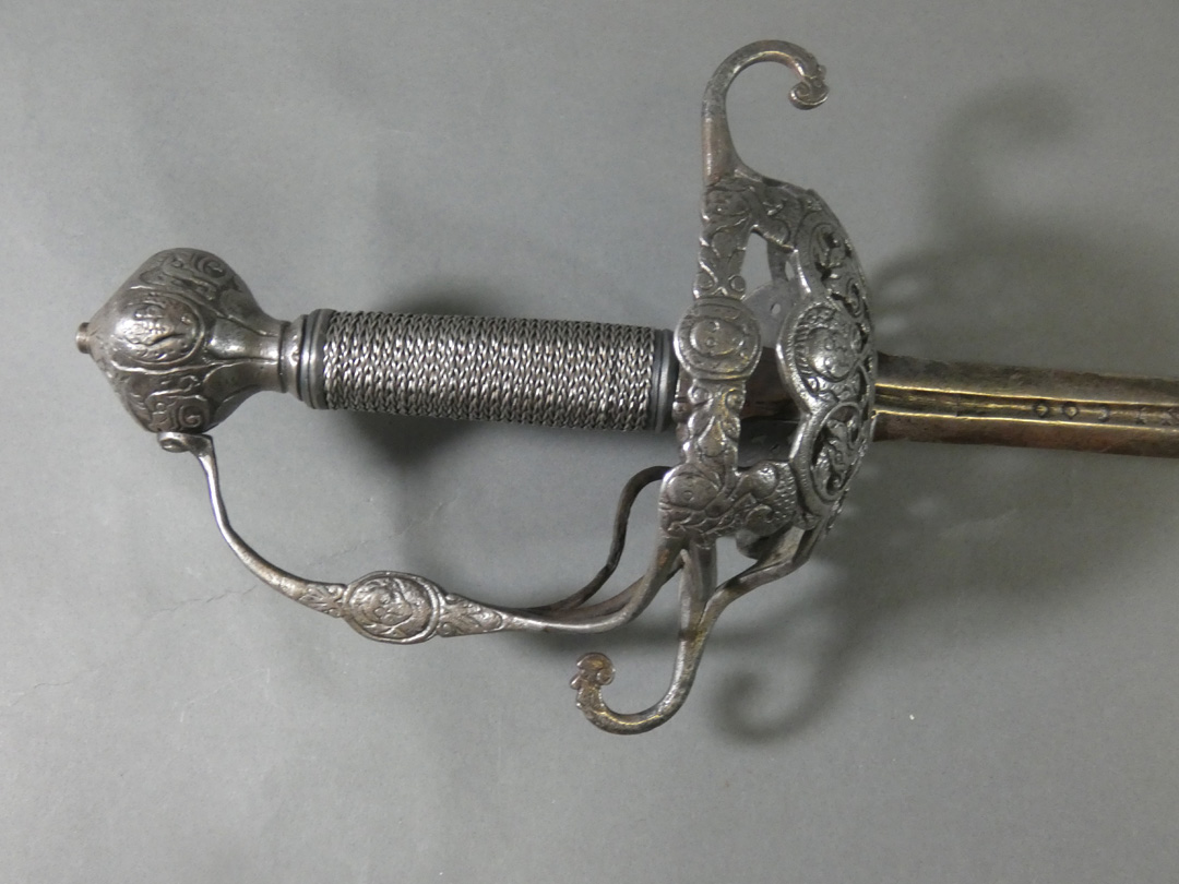 Name:  001 - 17th Cent English Dish-Hilted Rapier 23.jpg
Views: 1929
Size:  220.7 KB