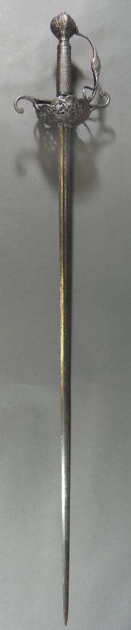 Name:  001 - 17th Cent English Dish-Hilted Rapier 12.jpg
Views: 1553
Size:  22.2 KB